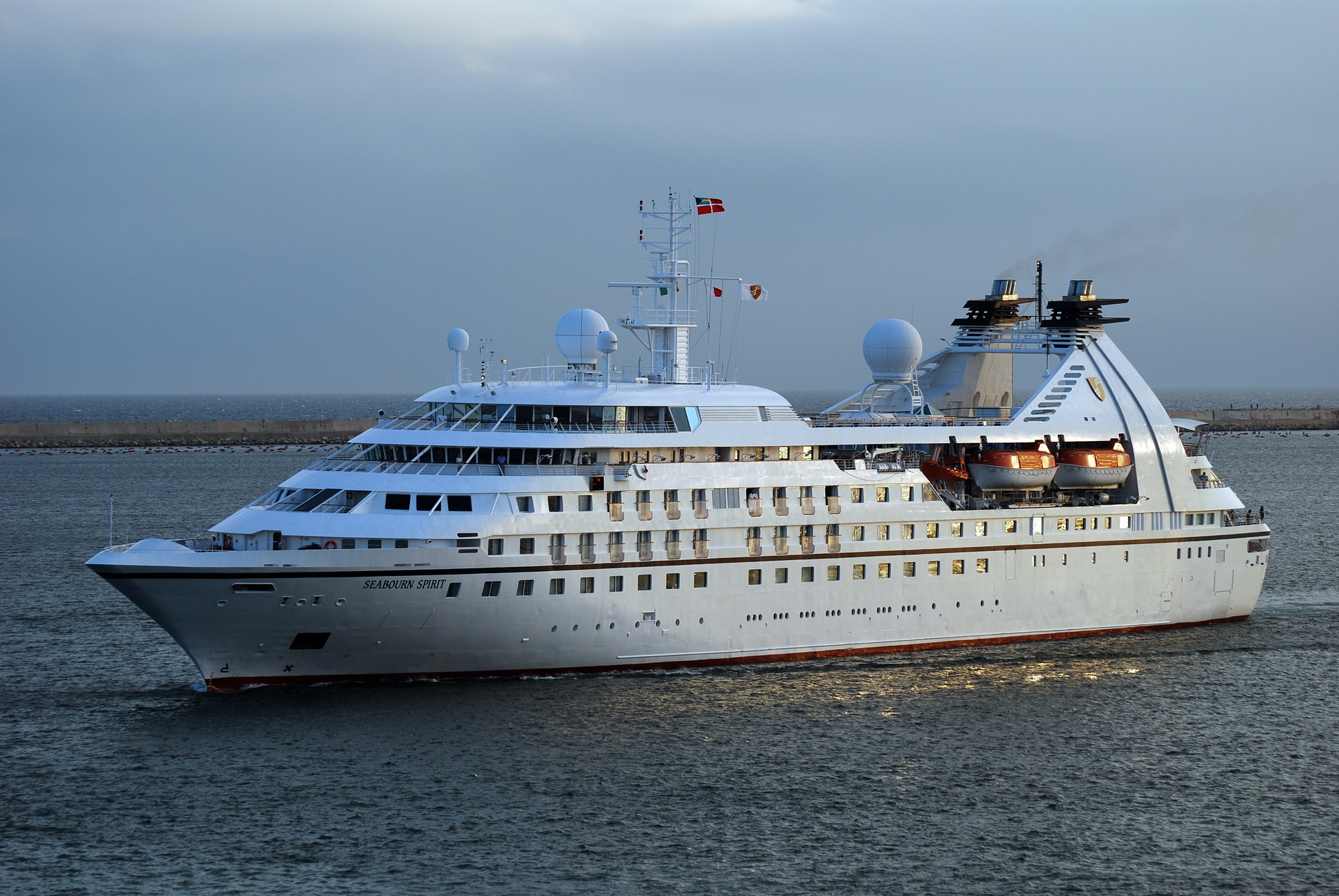 Seabourn Spirit in Brindisi - Star Breeze - Shipfriends