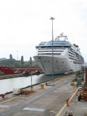 Coral Princess @ Panama Canal