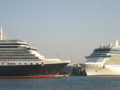 CELEBRITY SOLSTICE AND QUEEN VICTORIA PIREAS 25/9/11