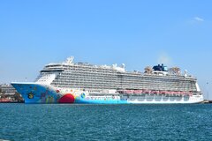 Norwegian Breakaway_19-05-23_Piraeus