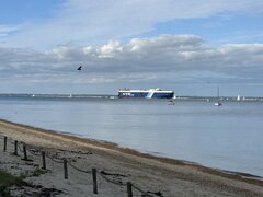 Aquarius Leader leaving Southampton