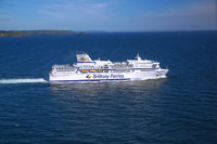 Brittany-Ferries-Pont-Aven-wearing-new-logo-750x500.jpg
